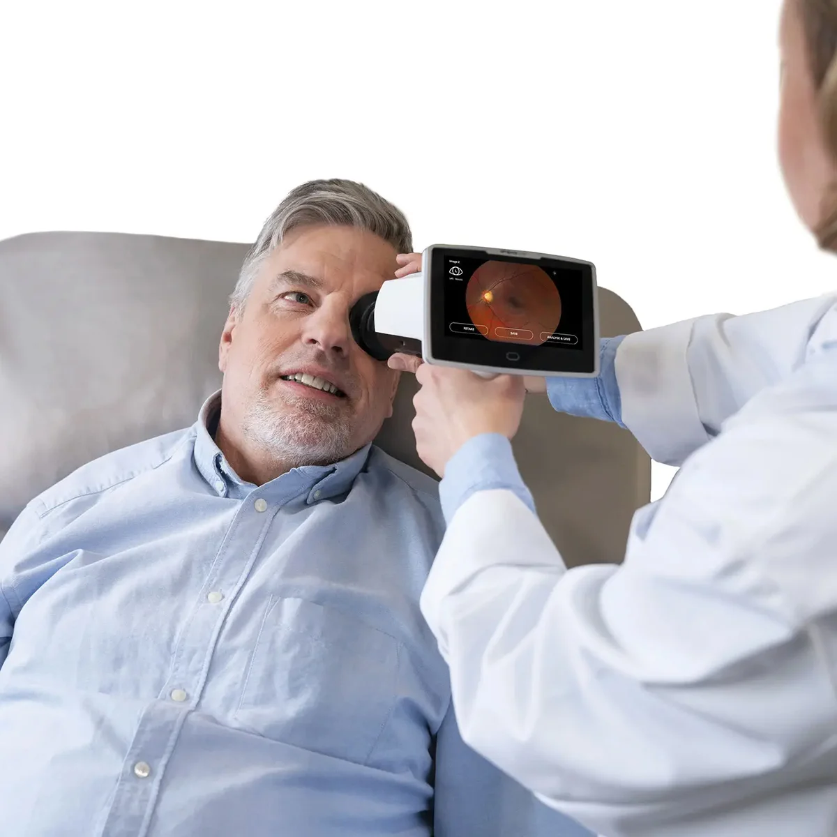 Diagnosticando um paciente com o retinógrafo Optomed Lumo